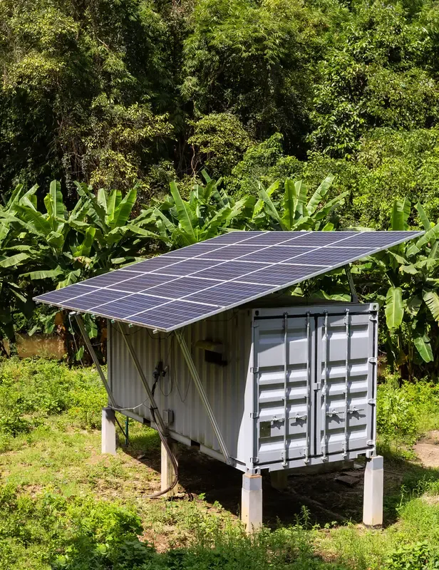 mobile-solar-container-in-the-jungle